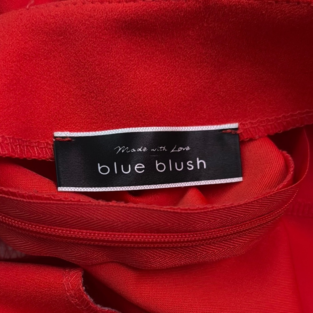 Stylish Red Buttoned Women's Shorts - Picture 3 of 3